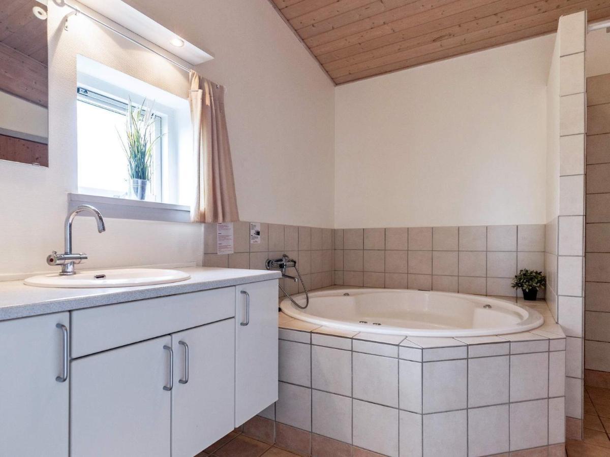 8 Person Holiday Home In Фоборг Экстерьер фото
